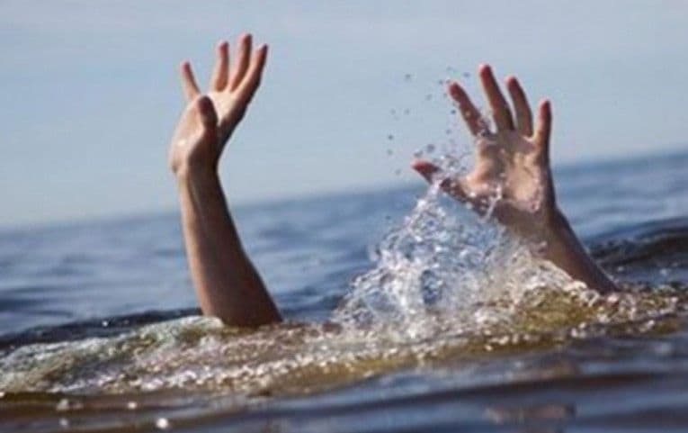 Hyri në liqen për t’u freskuar, mbytet 60-vjeçari në Konispol