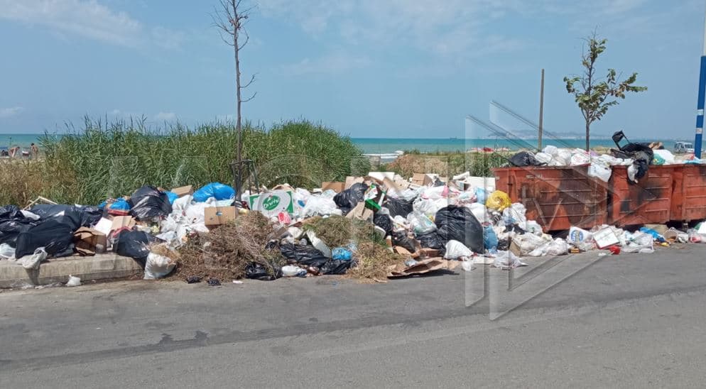 Turizëm mes plehrave, Golemi dhe Durrësi ende pa zgjidhje (VIDEO)