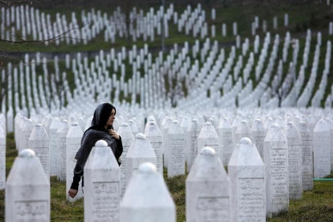 26 vjet nga masakra e Srebrenicës, BE: Europa nuk ka vend për mohuesit e gjenocidit
