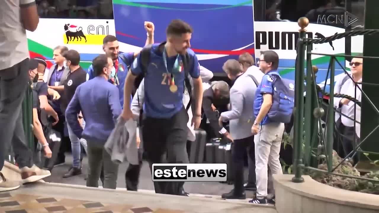 Pritje madhështore për kampionët (VIDEO)