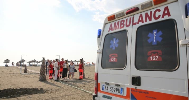 Ndërron jetë në plazhin e Rradhimës, mjeku 49 vjeçar nga Korça