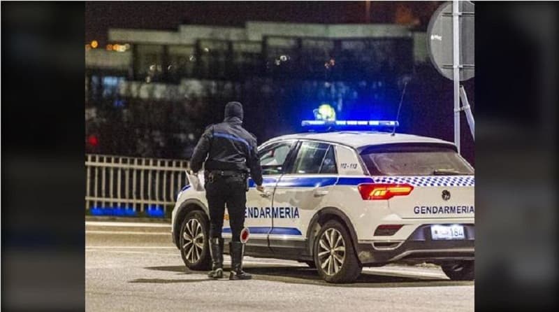 Pinte kokainë gjatë orarit të punës, nënoficeri i Xhandarmërisë arrestohet bashkë me furnitorin shqiptar
