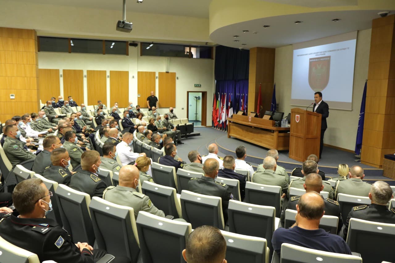 Përfundojnë kurset e oficerëve/ Peleshi: Akademia e FA-së sipas modelit të West Point