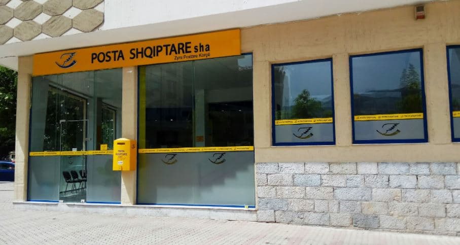 Shpërdorim detyre/ Arrestohet ish-drejtori i postës në Korçë dhe tetë punonjës