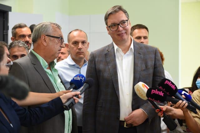Serbët e dyshimtë në Deçan/ Vuçiç: Ata nuk ishin as 500 metra afër burimit