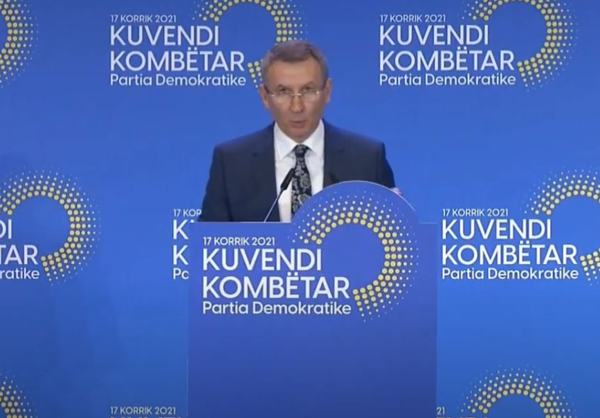 Kadilli ironizon Bashën: Nuk u largua se ka orën e gjumit, por se ka nevojën e reflektimit!