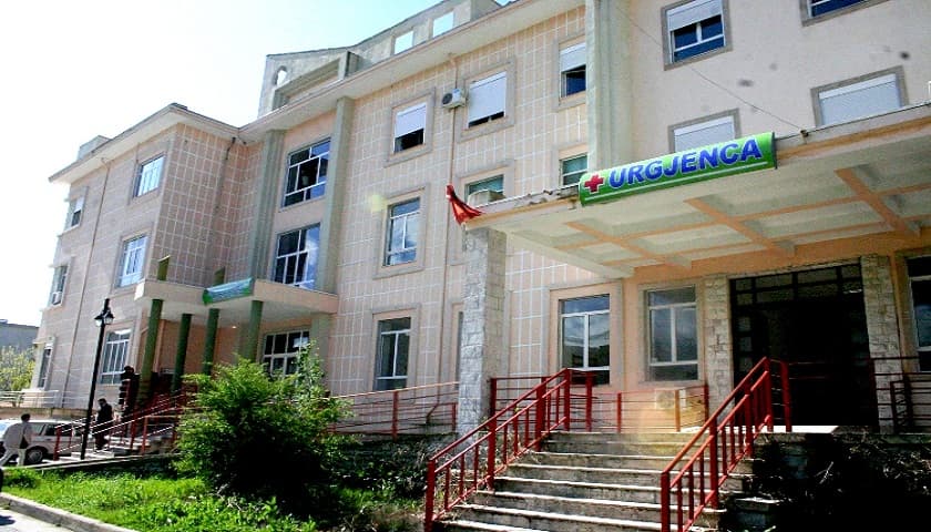 Humbi jetën pasi solli në jetë foshnjën, pezullohen dy mjekët në Gjirokastër