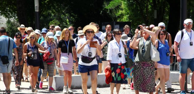 48 turistëve irakianë u refuzohet hyrja në Shqipëri, Konsullata s’u jep vizën