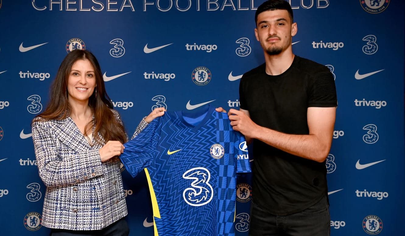 Zyrtare, Broja rinovon për 5 sezone me Chelsea