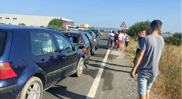 Aksident i trefishtë në Lezhë-Milot, dy të plagosur