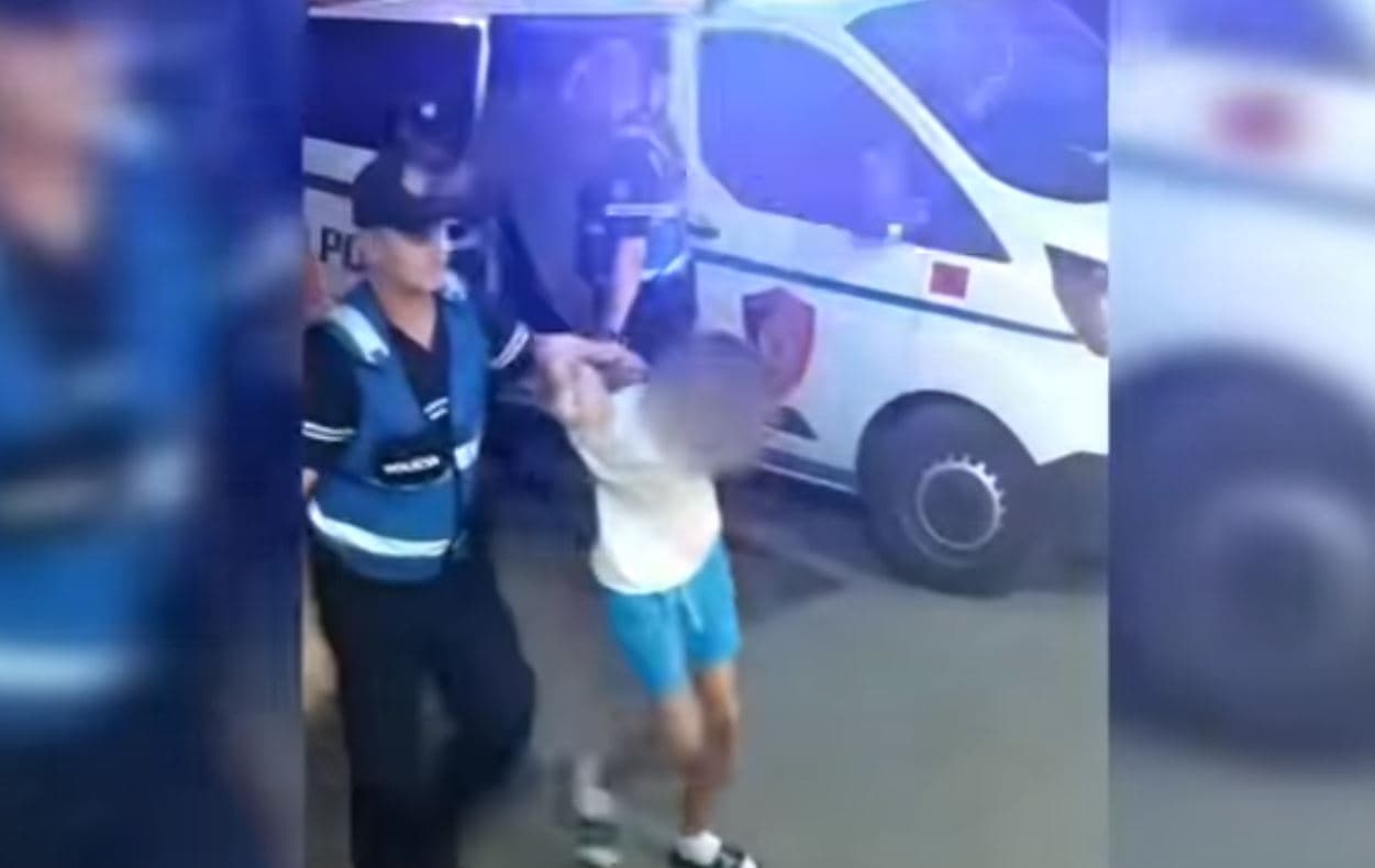 Me armë në makinë me targa false dhe pa leje drejtimi, në pranga dy adoleshentë