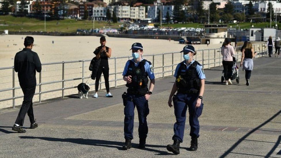 Më shumë se gjysma e Australisë në izolim, rritet zemërimi pas rikthimit të masave