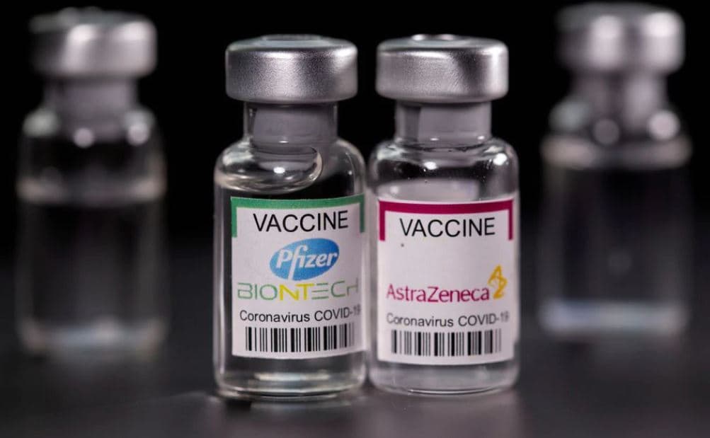 Dy doza të Pfizer dhe AstraZeneca, efektive kundër variantit Delta