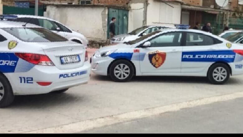 Sherr mes disa të rinjve në Durrës, plagoset 19-vjeçari