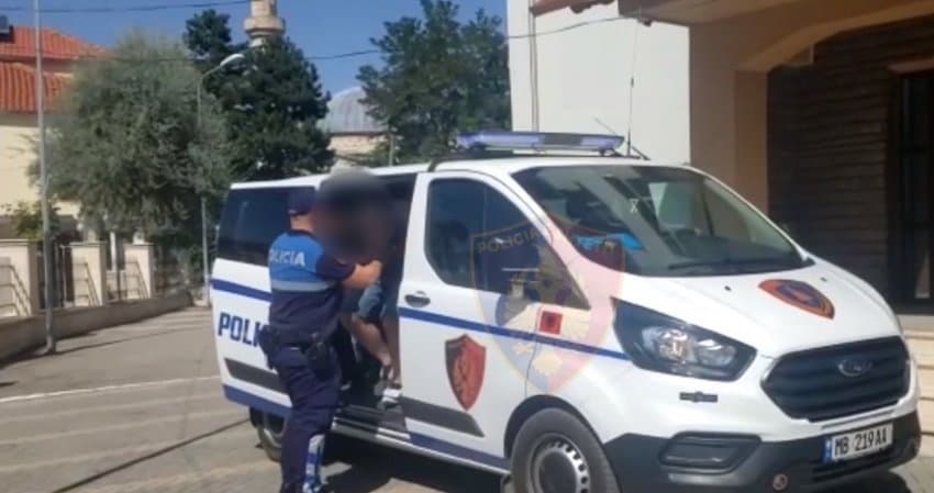 Po transportonin 35 emigrantë kundrejt parave, dy të rinj në pranga