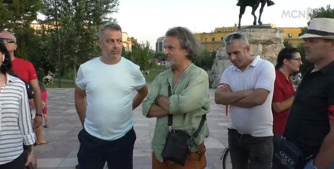 Protestë kundër imponimit për vaksinim/ Frika nga një tjetër mbyllje nxjerr qytetarët në shesh