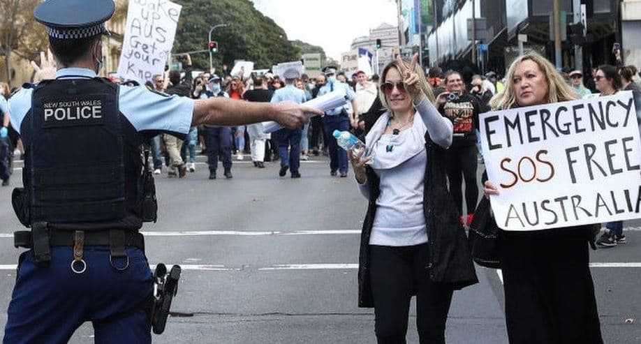Politikanët australianë dënojnë protestat anti masave Covid