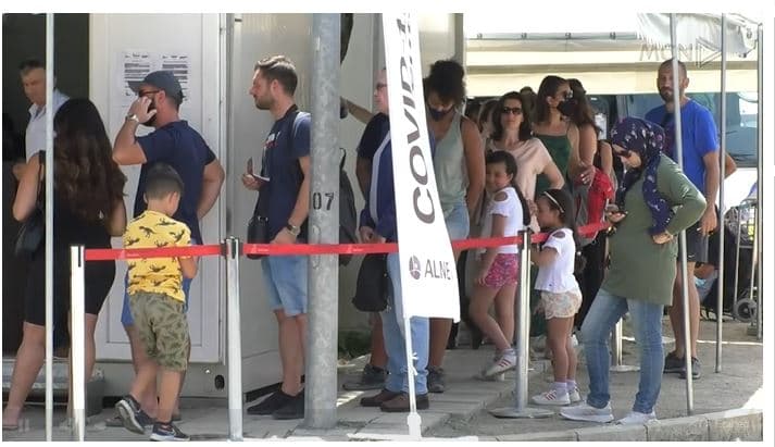 Dyndje në Rinas për të kryer tamponin (VIDEO)