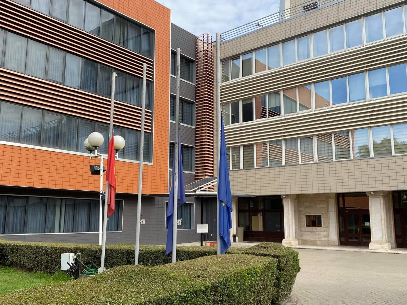    Institucionet në Kosovë respektojnë ditën e zisë në nderim të viktimave në Kroaci