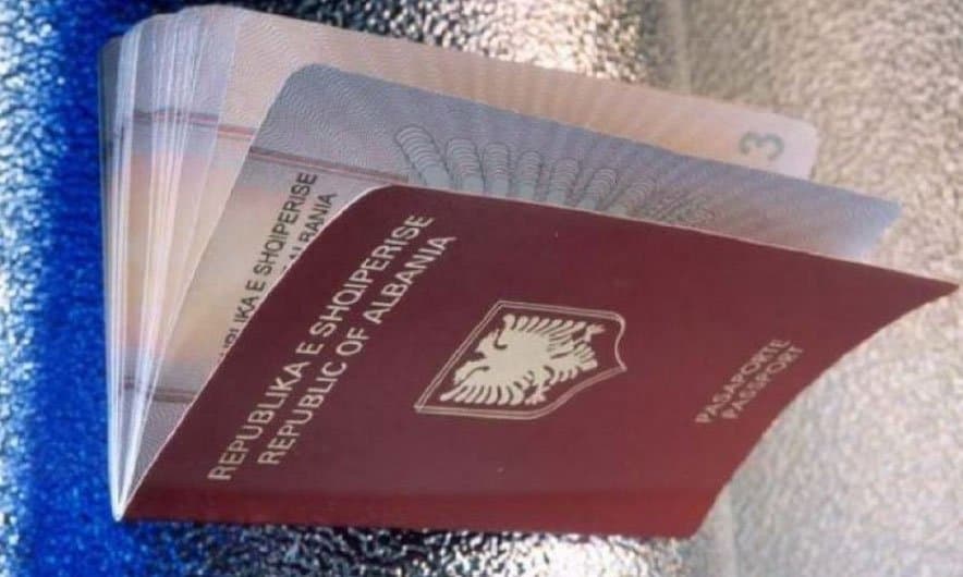Falsifikoi pasaportën dhe lejen e qëndrimit, arrestohet 33-vjeçari