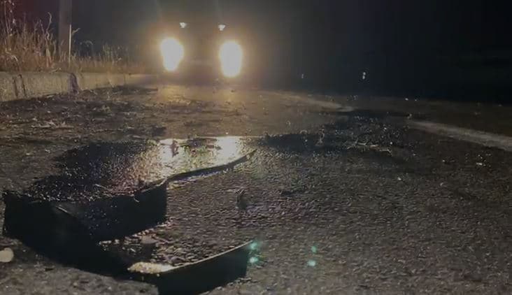 Makina del nga rruga në Fier, humb jetën shoferja, plagoset pasagjeri