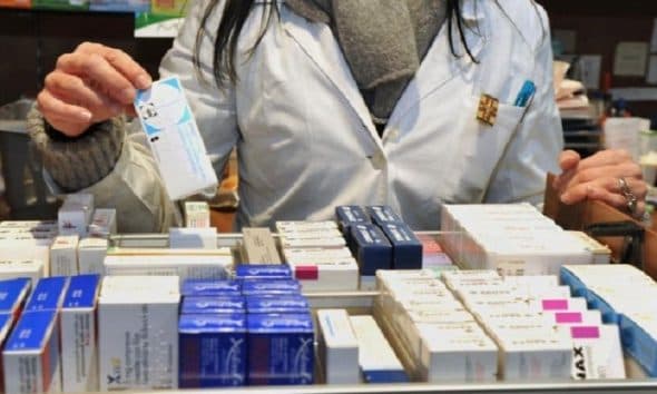 Mashtronte farmacistët e rinj duke u premtuar licenca, arrestohet 31-vjeçarja në Kavajë