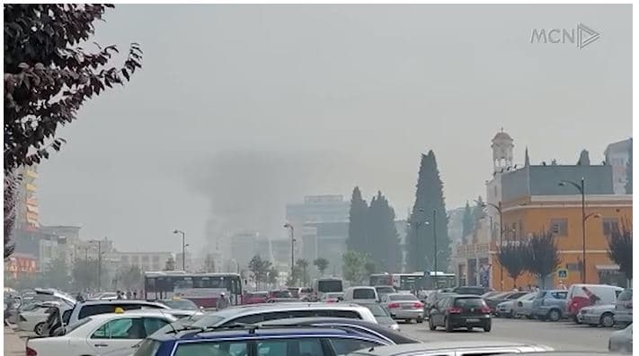 Merr flakë fusha e mbetjeve në Fier (VIDEO)