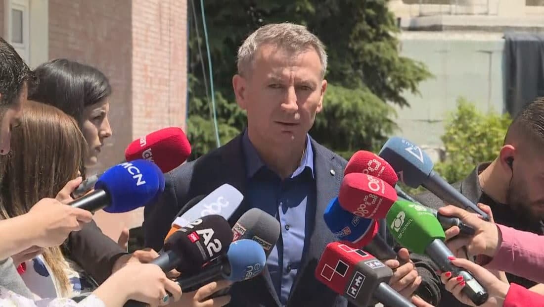    Kadilli: E turpshme që Basha të vihet me shpatulla pas muri nga ambasadorja Kim