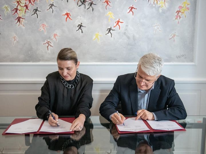   Marrëveshje mes dy ministrive për promovimin e artistëve dhe kulturës shqiptare në botë