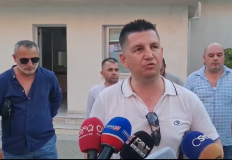 Mbyllja e lokaleve në orën 23:00, pronarët e bizneseve në Vlorë në takim me shefin e Policisë