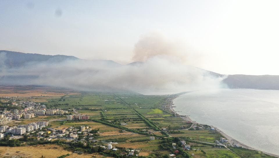 Zjarri në Orikum, tymi "mbyt" bregdetin