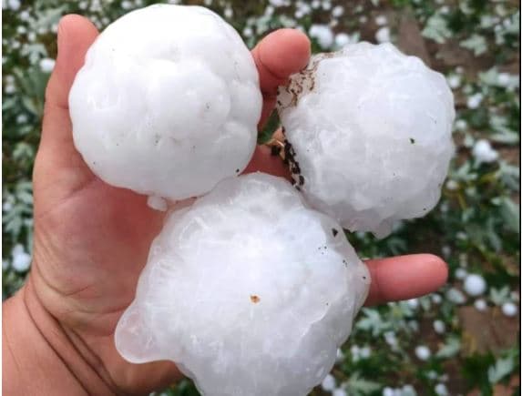 Breshëri në Itali sa një top tenisi, shkakton dëme kolosale