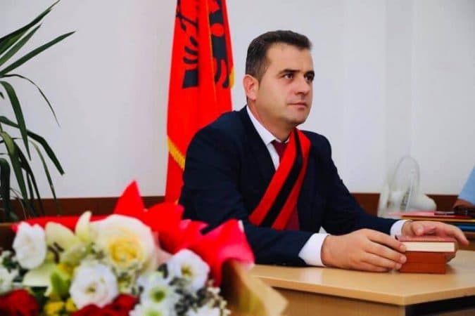 PD kallëzon në SPAK kryebashkiakun e Mallakastrës