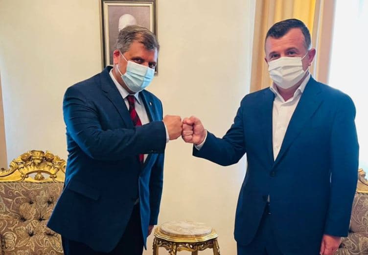 Rumania i dhuron Shqipërisë 150,000 doza të vaksinës anti-Covid