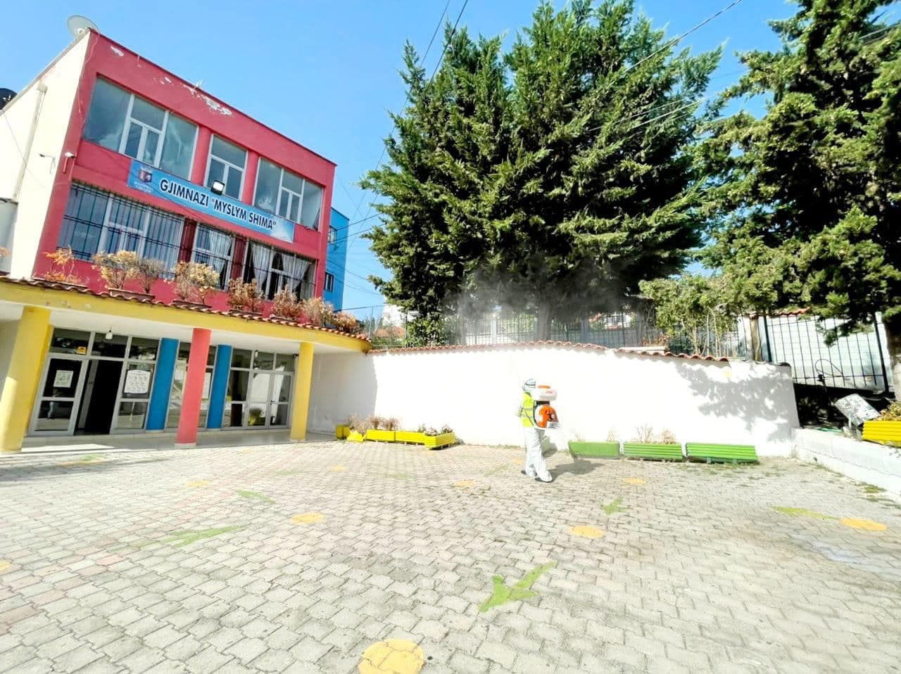Nis rregullimi i mjediseve të shkollave/ Kushi: Gati për mësimin plotësues më 1 shtator