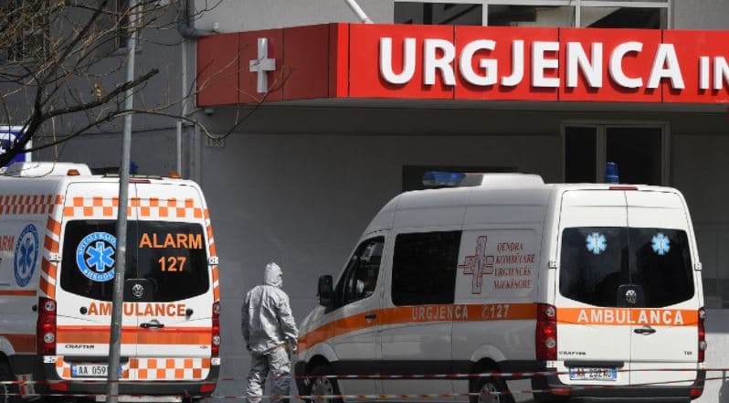 Rriten rastet e reja në Shqipëri, një pacient humb betejën me Covid-19