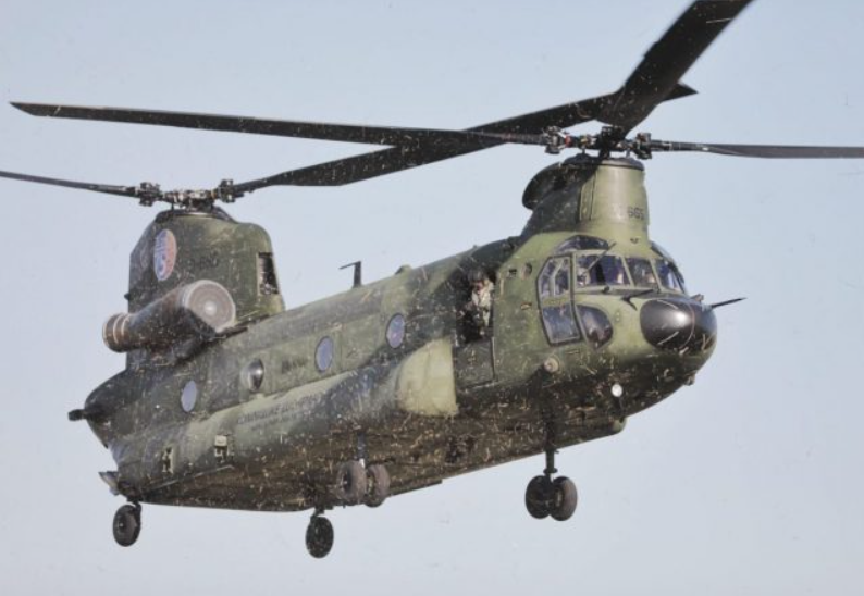 Zjarret/ Mbërrijnë në Rinas 3 helikopterët nga Çekia dhe Holanda