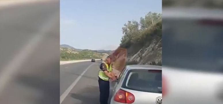 Bilanci i dy ditëve/ Policia Rrugore: 19 shoferë të arrestuar dhe 61 patenta të hequra 