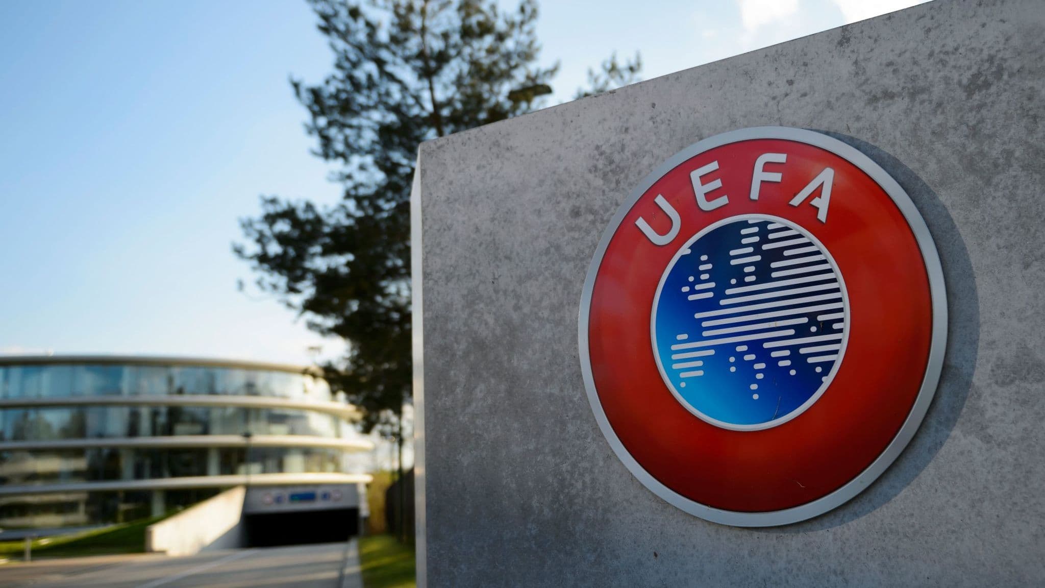 U mbajt e fshehtë/ Policia zbarkon në zyrat e UEFA-s, arrestohen 2 persona