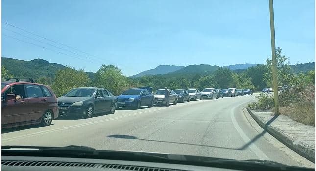   Pala greke ndërpret punën në Kakavijë/ Radhë kilometrike në të dy anët e kufirit 