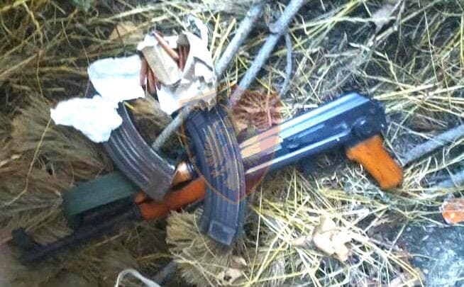 I vuri zjarrin malit të Gjallicës, mbante edhe armë zjarri, arrestohet 47-vjeçari