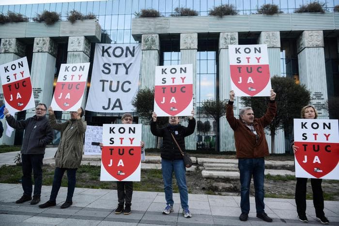 Polonia bën një hap pas, tërheq ligjin e kontestuar nga BE për reformën në drejtësi