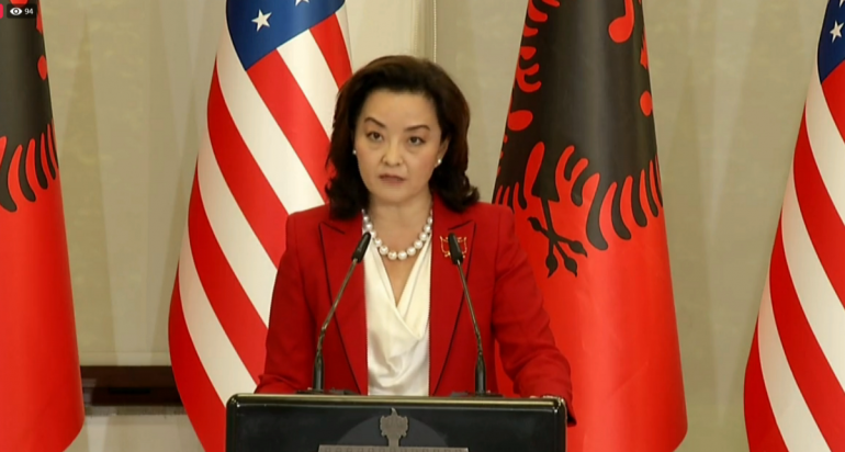 Kim: Të trishtuar nga zjarret në jug, ekspertët amerikanë gati për të ndihmuar