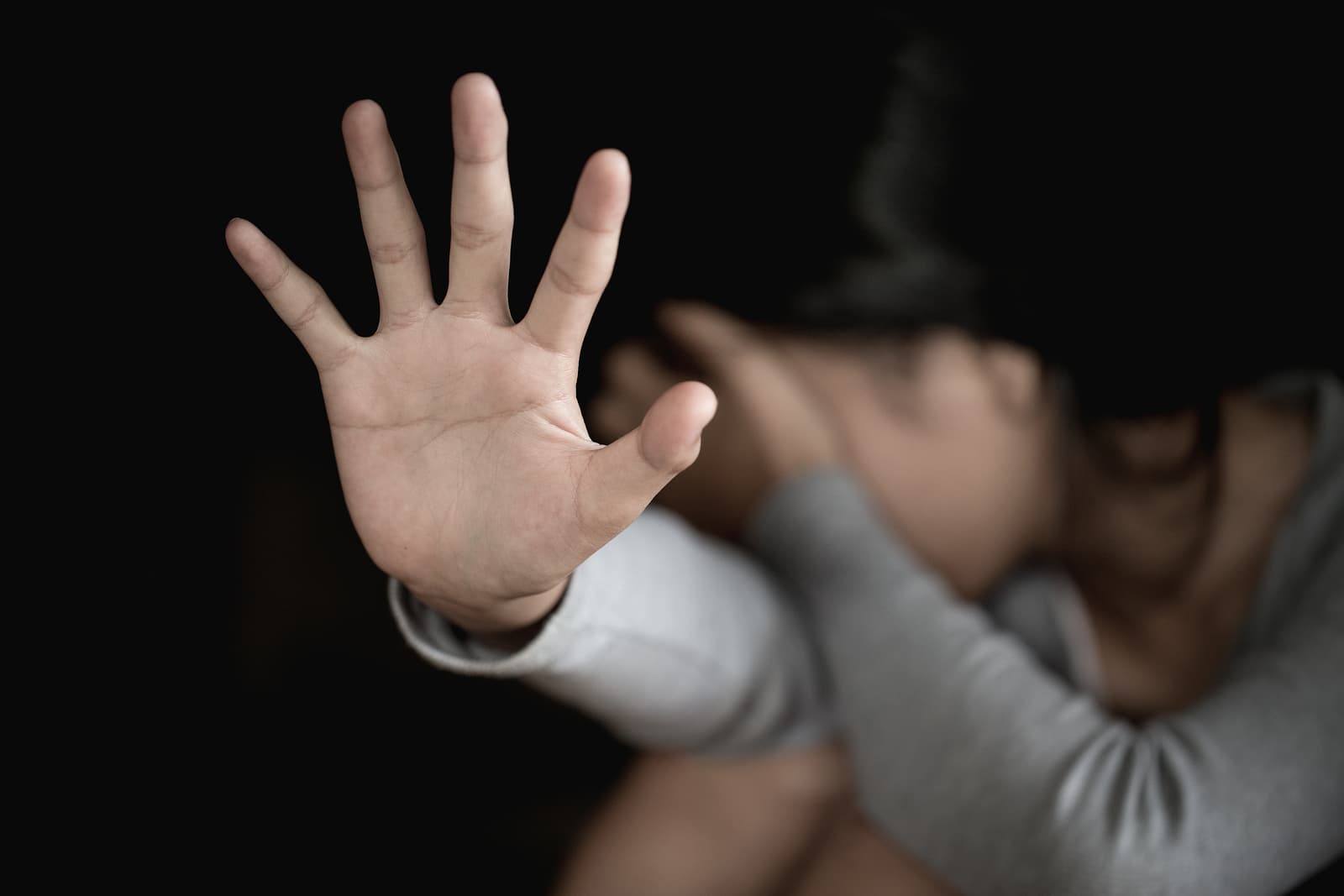Përdhunoi dhe la shtatzënë 20-vjeçaren me probleme të shëndetit mendor, lihet në burg 56-vjeçari
