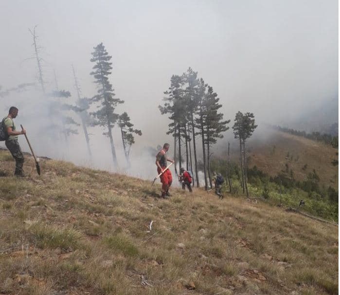    Rrezikohet nga zjarri fshati Shemri në Kukës, në ndihmë 100 ushtarë nga Kosova