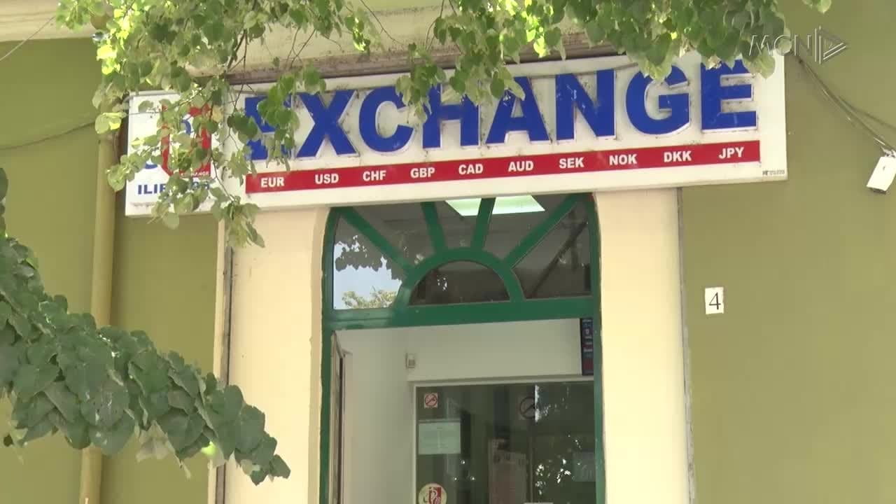 Euro nuk ndal rënien (VIDEO)