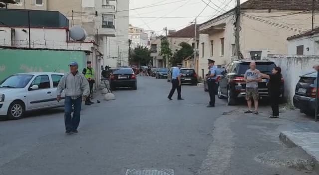Bie nga shtylla, plagoset punonjësi i gomisterisë në Durrës