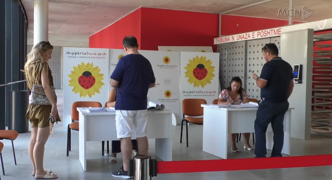 Qytetarët dynden për Faizerin (VIDEO)