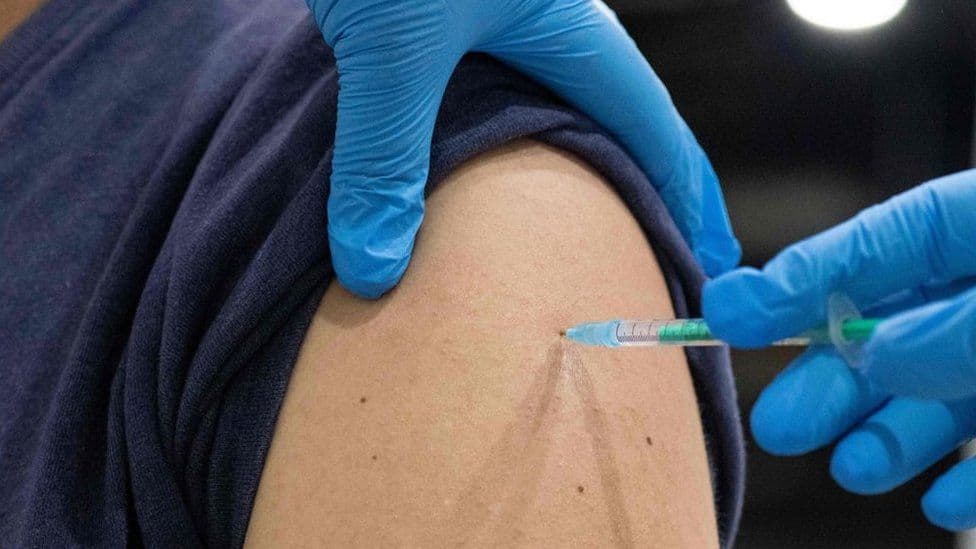 Iu injektua ujë me kripë në vend të Pfizer, Gjermania u kërkon 8000 personave të rivaksinohen