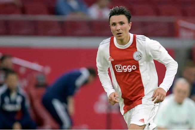 U largua nga Feyenoord për Ajax, sulmuesi kërcënohet me jetë